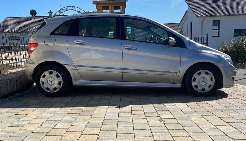 Gebraucht Mercedes B170 116 PS (85 kW) 2005 Silber Van / Kleinbus