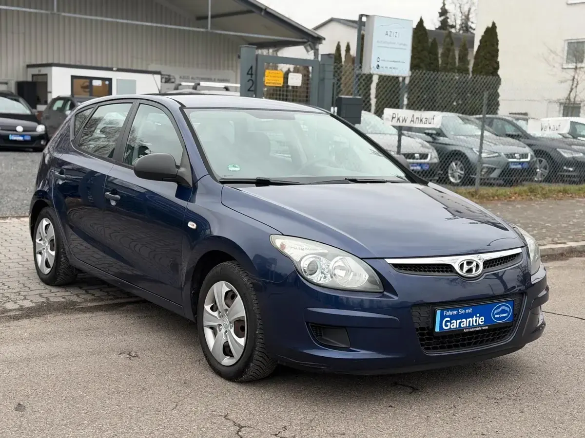 Gebraucht Hyundai i30 Edition+ 109 PS (80 kW) 2010 Blau Limousine