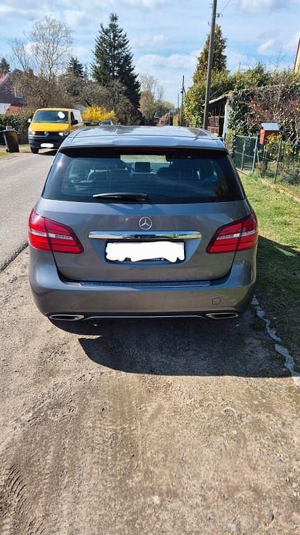 Gebraucht Mercedes B220 184 PS (135 kW) 2016 Schwarz Van / Kleinbus