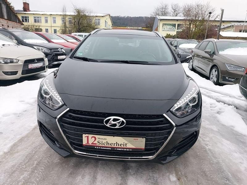 Gebraucht Hyundai i40 141 PS (103 kW) 2017 Schwarz Kombi