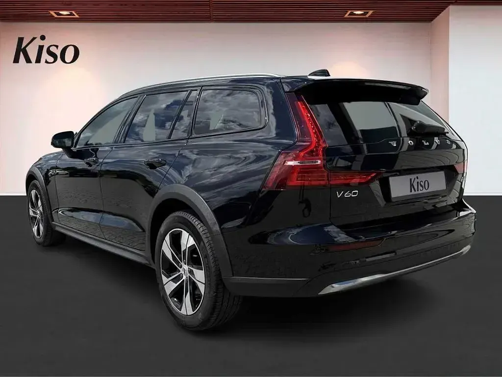 Gebraucht Volvo V60 CC Plus 197 PS (144 kW) 2023 717 onyx black metallic Kombi