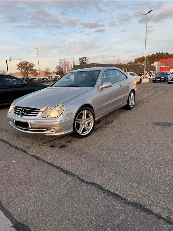 Silber Gebraucht 2004 Mercedes CLK270 Avantgarde Coupé | 3.199 € (Teuer) - Bild 1/4