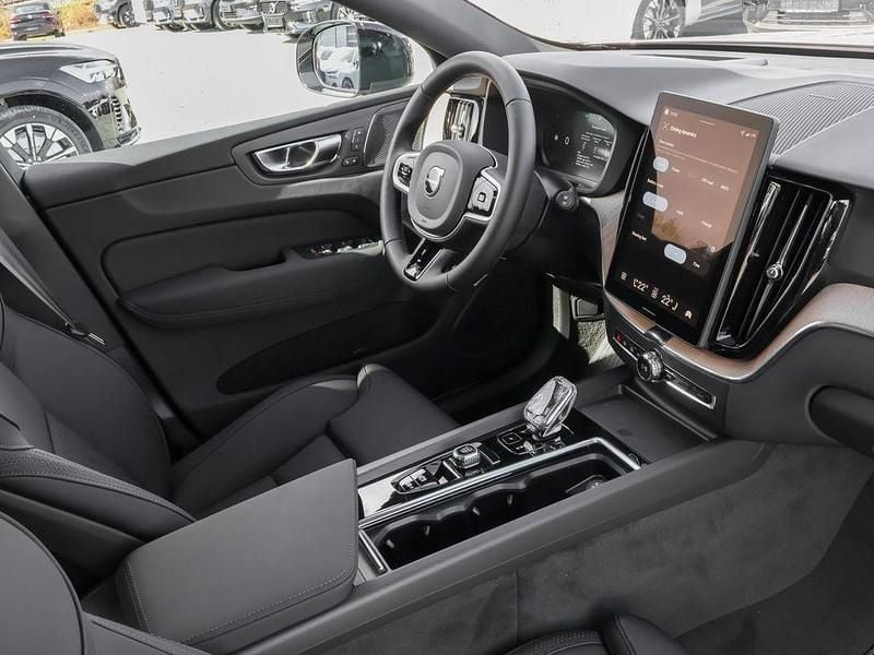 Nowe Volvo XC60 Plus 310 KM (228 kW) 2026 Srebrny SUV