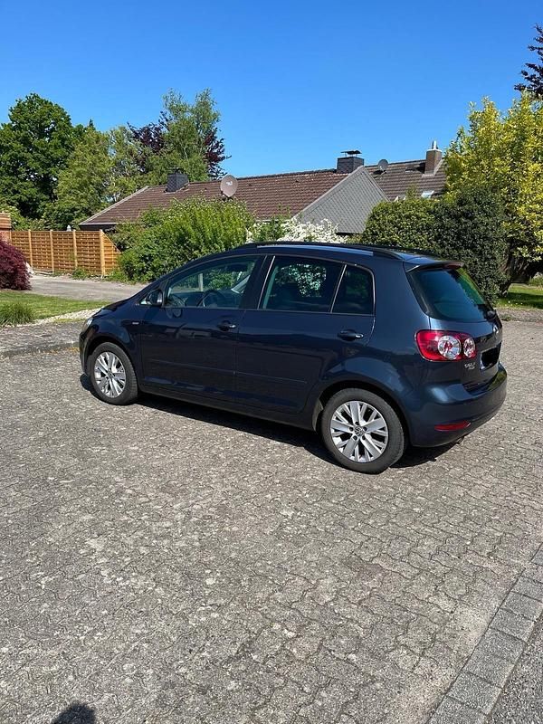 Blau Gebraucht 2014 VW Golf VII Life Limousine | 11.570 € (Fairer Preis) - Bild 1/4