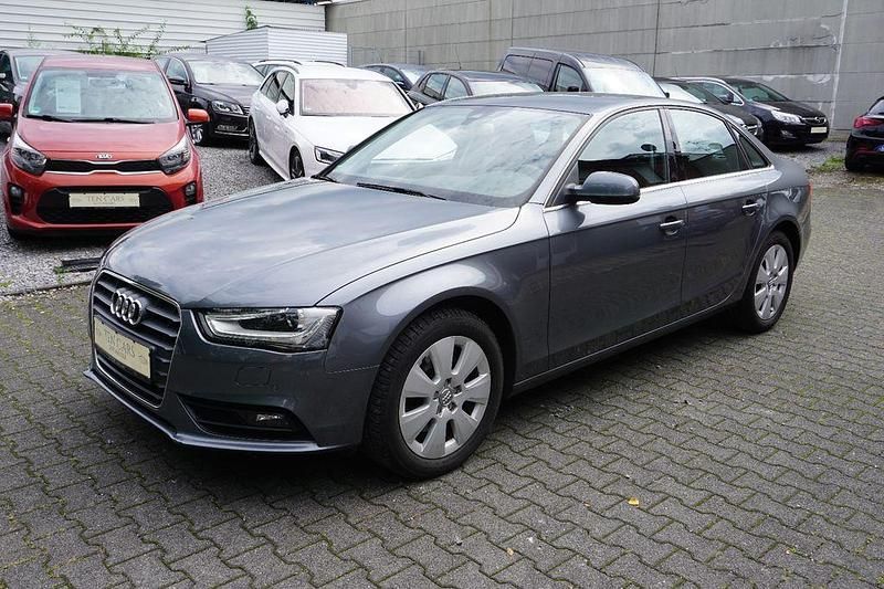 Grau Gebraucht 2013 Audi A4 Ambiente Limousine | 9.150 € (Guter Preis) - Bild 1/4