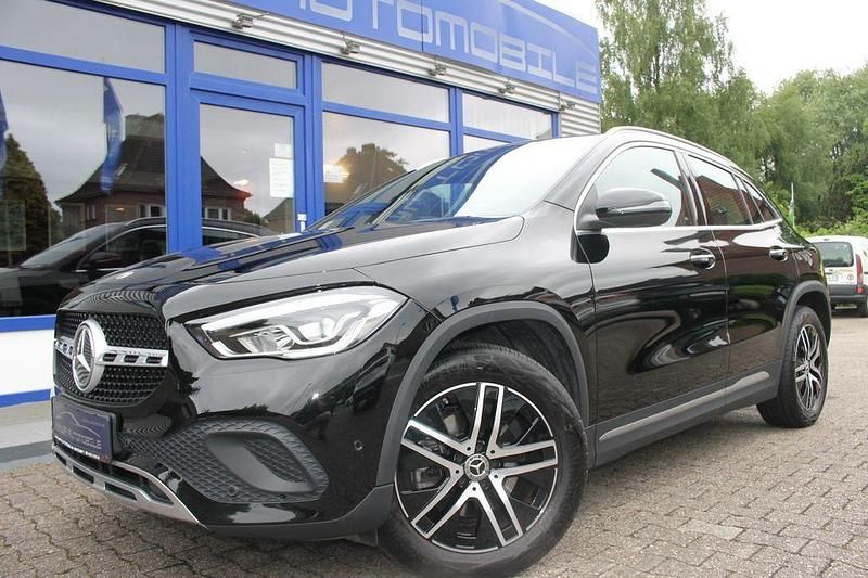 Nachtschwarz unilack Gebraucht 2023 Mercedes GLA200 Progressive SUV | 33.900 € (Guter Preis) - Bild 1/4