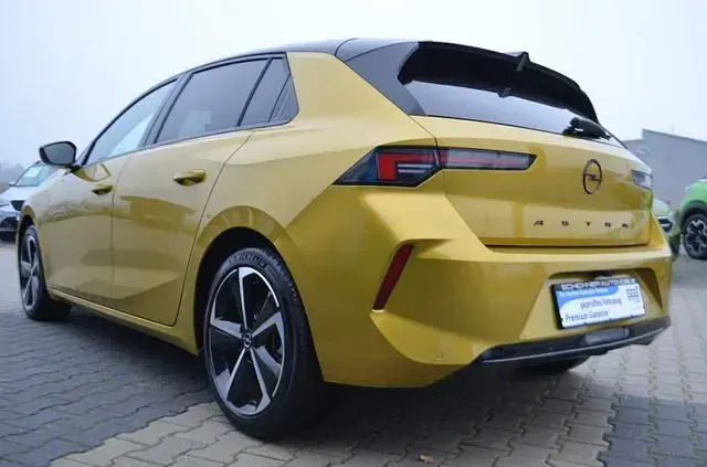 Gebraucht Opel Astra 131 PS (96 kW) 2024 Gelb (lackierung amber yellow/typ auss) Limousine