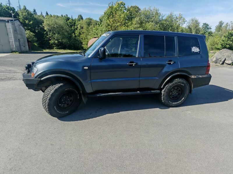 Schwarz Gebraucht 2005 Mitsubishi Pajero SUV | 12.999 € - Bild 1/4