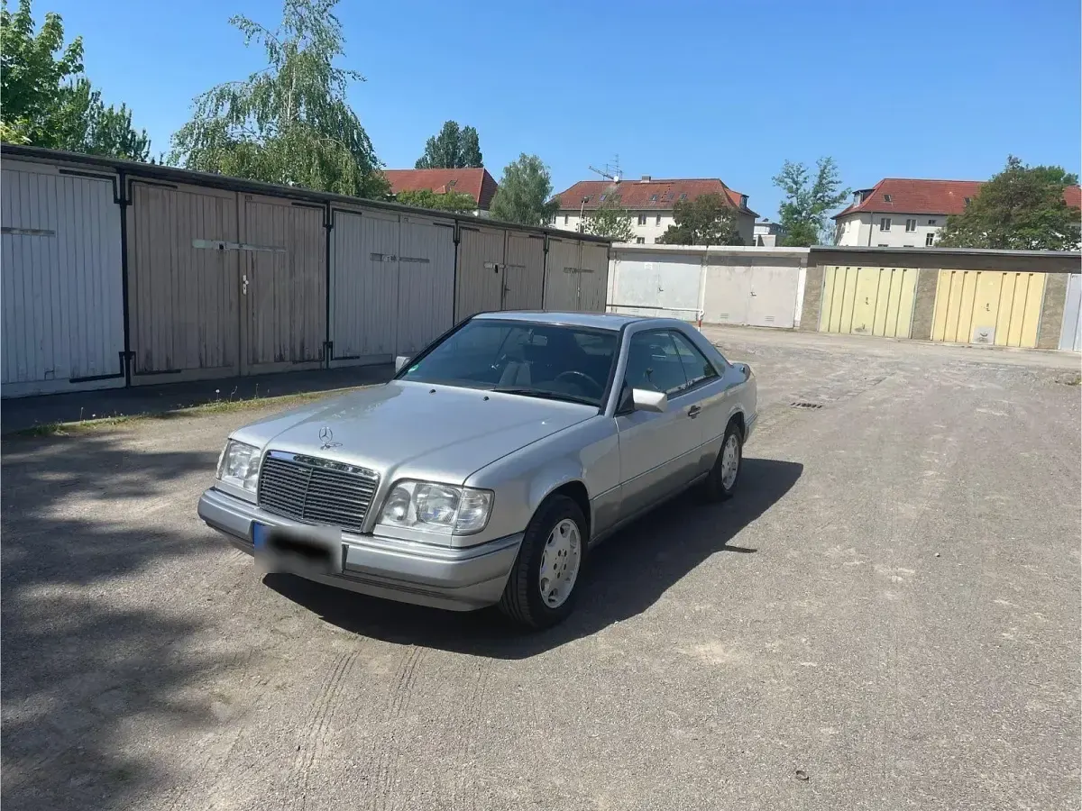 Gebraucht Mercedes E220 150 PS (110 kW) 1994 Silber Coupé