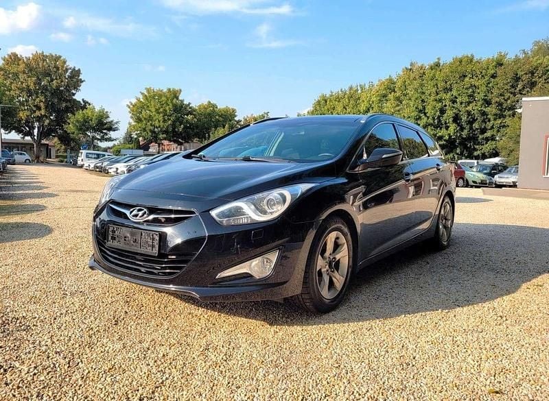 Schwarz Gebraucht 2014 Hyundai i40 Style Kombi | 5.980 € (Superpreis) - Bild 1/4