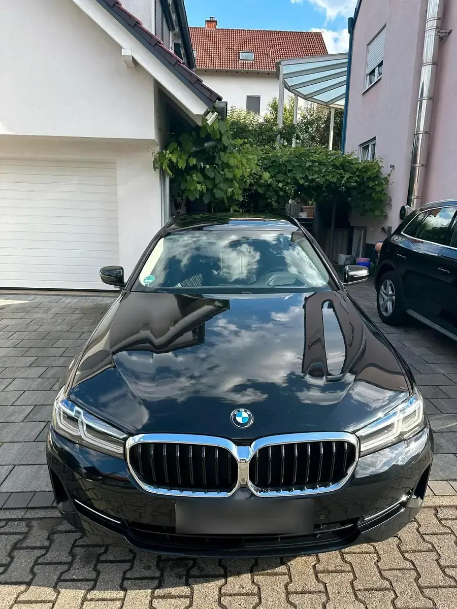Gebraucht BMW 520 Sport Line 190 PS (139 kW) 2023 Schwarz Limousine