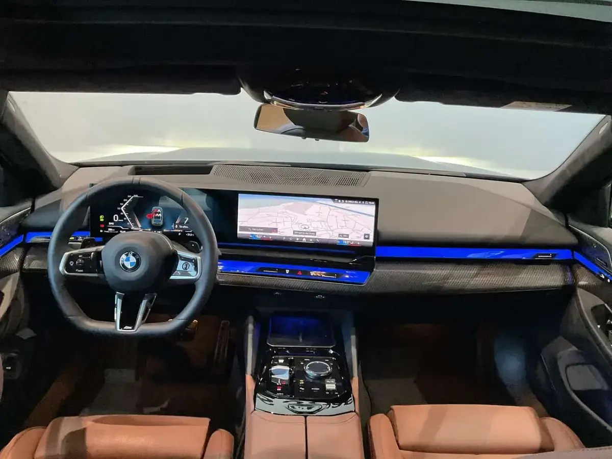 Gebraucht BMW 540 M Sport 303 PS (222 kW) 2025 Cape york grün Kombi