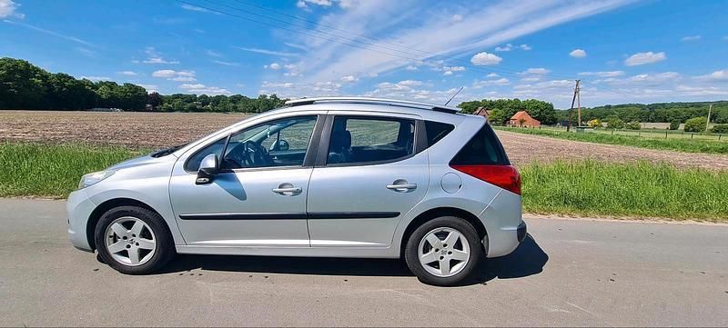 Silber Gebraucht 2010 Peugeot 207 Forever Kombi | 2.749 € (Guter Preis) - Bild 1/4