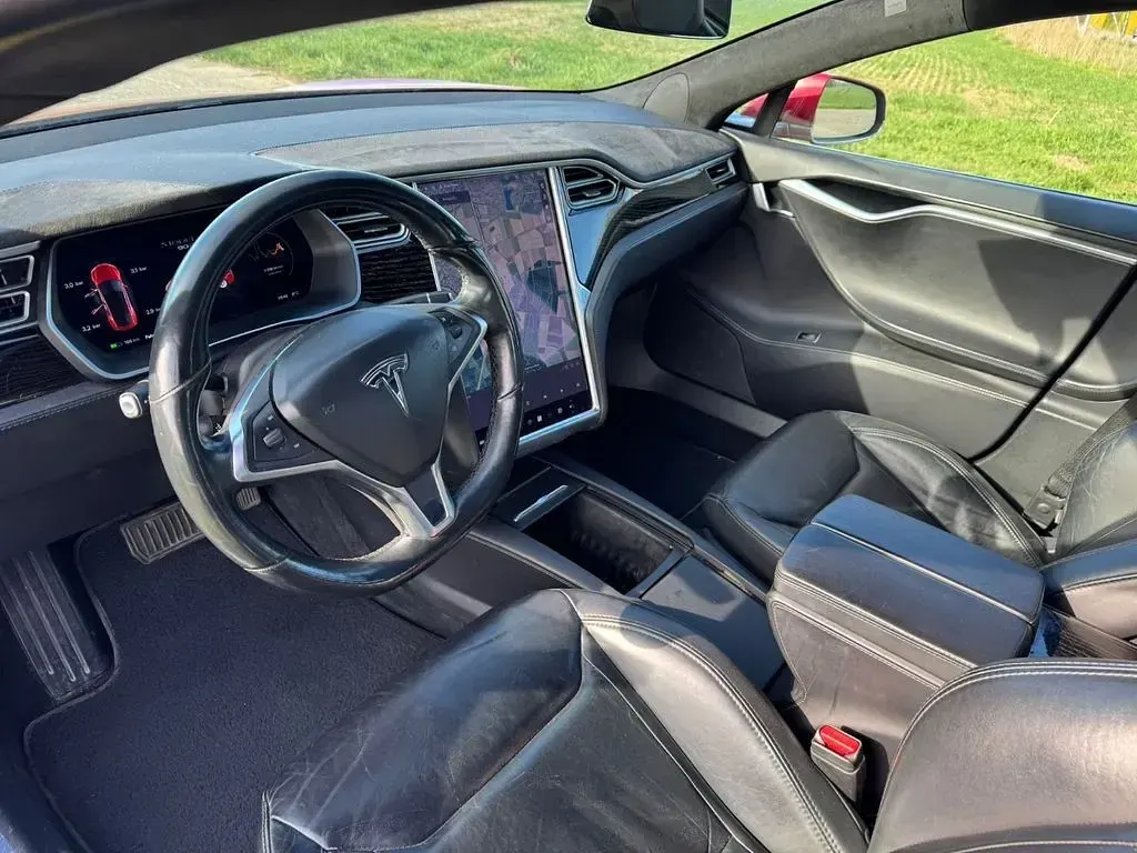 Used Tesla Model S 309 kW (421 HP) 2017 Red Hatchback