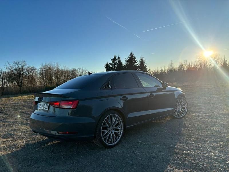 Gebraucht Audi A3 116 PS (85 kW) 2019 Grau Limousine