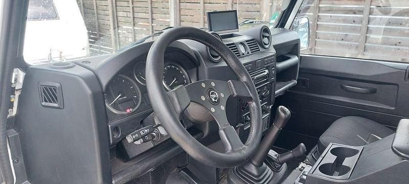 Gebraucht Land Rover Defender 122 PS (89 kW) 2012 Weiß SUV