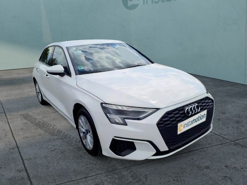 Weiß Gebraucht 2022 Audi A3 Sportback e-tron Limousine | 24.186 € (Fairer Preis) - Bild 1/4