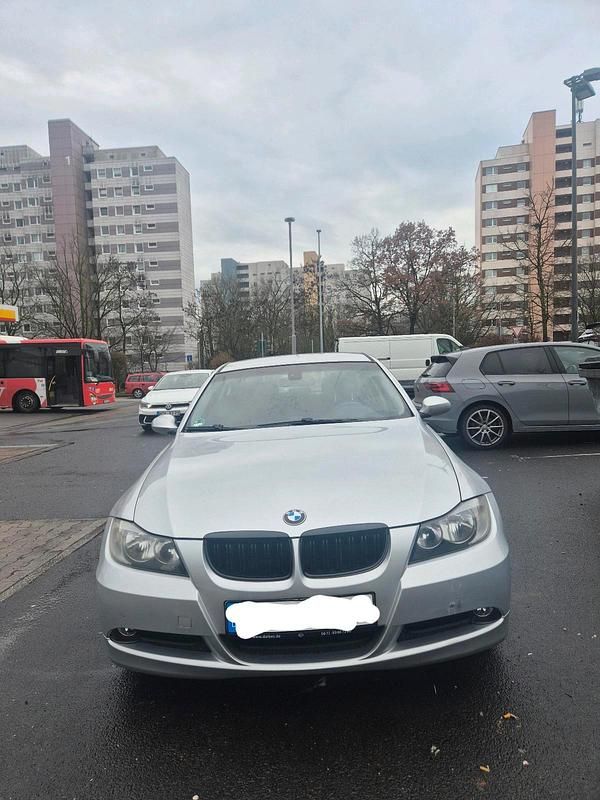 Silber Gebraucht 2005 BMW 318 Limousine | 2.999 € (Fairer Preis) - Bild 1/4