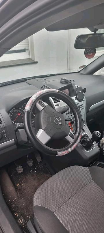 Blau Gebraucht 2012 Opel Zafira Family Van / Kleinbus | 3.800 € (Fairer Preis) - Bild 1/4