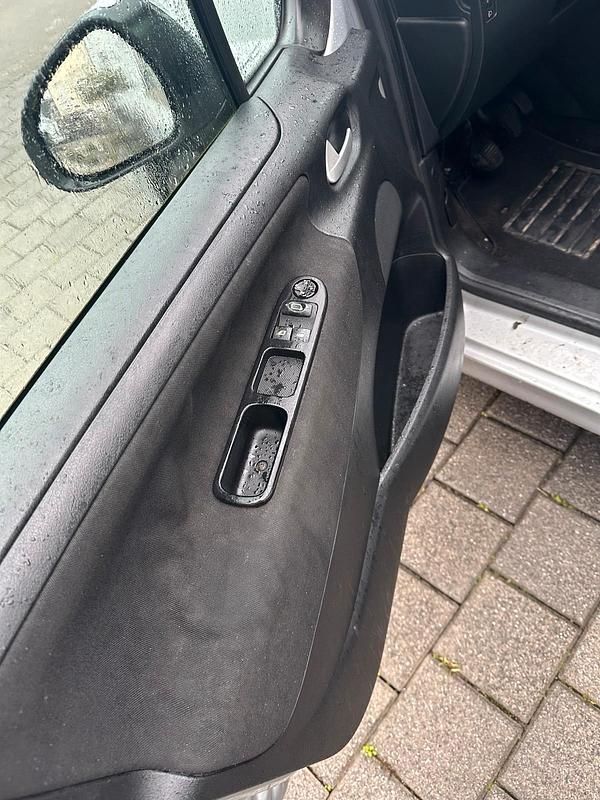 Gebraucht Peugeot 207 Filou 73 PS (53 kW) 2009 Silber Kleinwagen