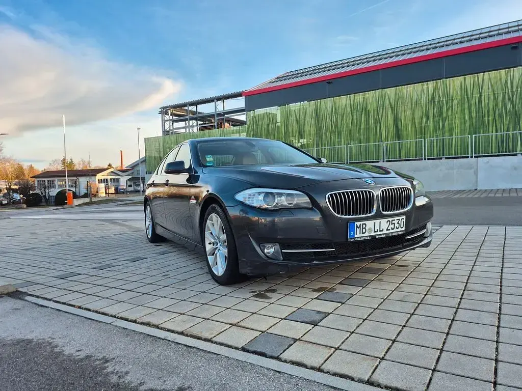 Gebraucht BMW 520 190 PS (139 kW) 2013 Schwarz Limousine