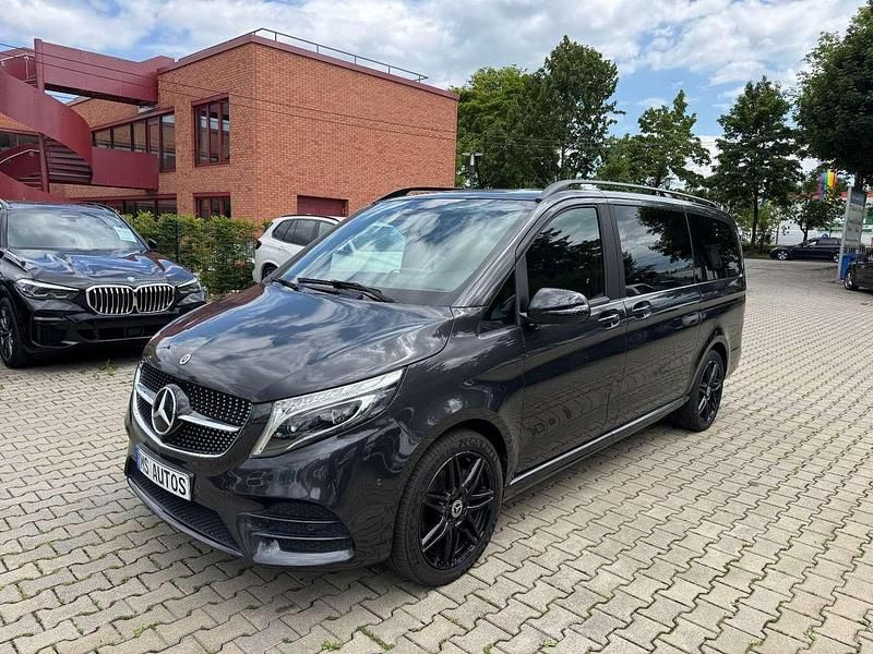 Graphitgrau dunkel Gebraucht 2021 Mercedes V300 AMG Van / Kleinbus | 65.690 € (Etwas zu teuer) - Bild 1/4