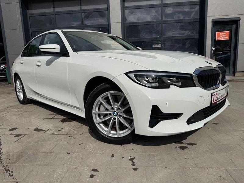 Weiß Gebraucht 2020 BMW 330e Advantage Limousine | 25.799 € (Guter Preis) - Bild 1/4