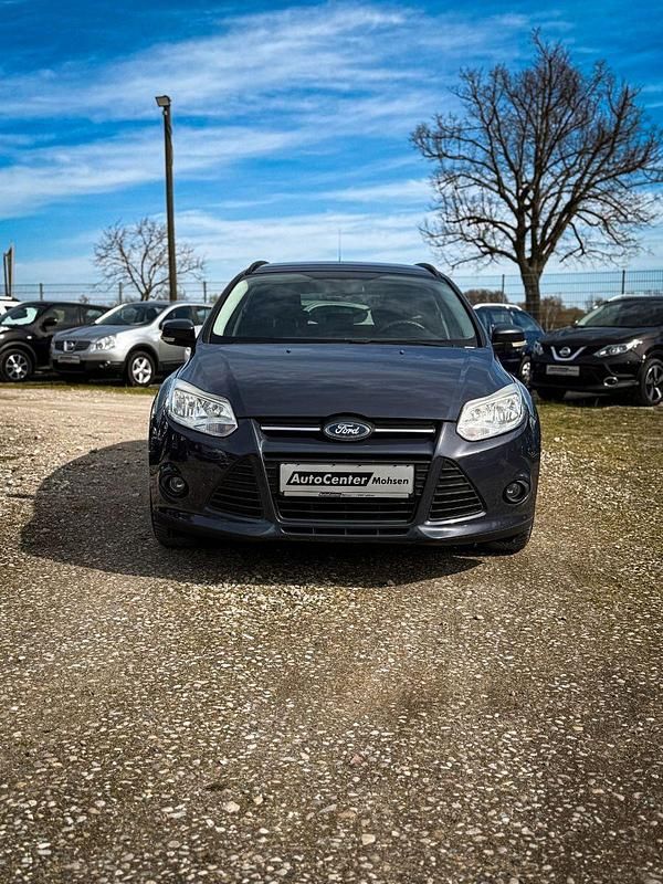 Gebraucht Ford Focus Trend 125 PS (91 kW) 2011 Grau Kombi