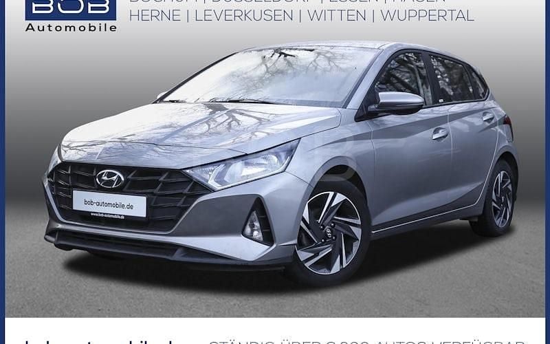 Grau Gebraucht 2021 Hyundai i20 Select Limousine | 13.940 € (Fairer Preis) - Bild 1/4