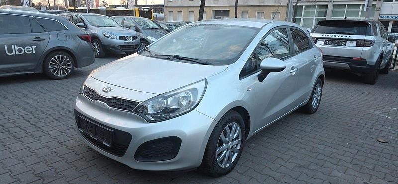 Gebraucht Kia Rio Edition 7 109 PS (80 kW) 2014 Silber Limousine