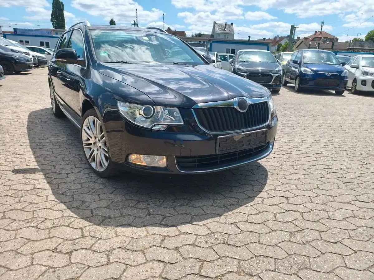 Gebraucht Skoda Superb Ambition 170 PS (125 kW) 2013 Schwarz Kombi