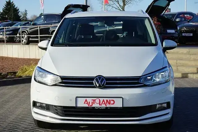 Gebraucht VW Touran Highline 150 PS (110 kW) 2021 Pure white Van / Kleinbus