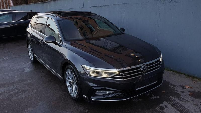 Gebraucht VW Passat R-line 200 PS (147 kW) 2022 Grau Limousine