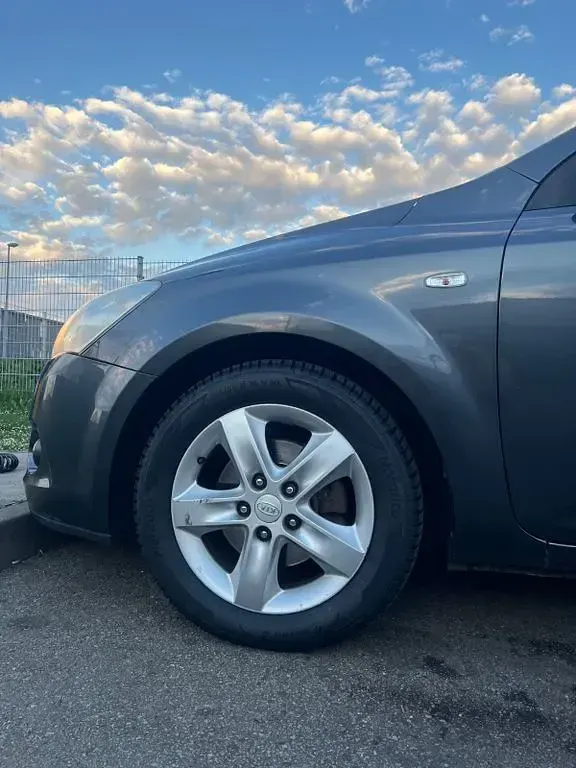 Second-hand Kia ProCeed EX 126 CP (92 kW) 2009 Albastru Hatchback