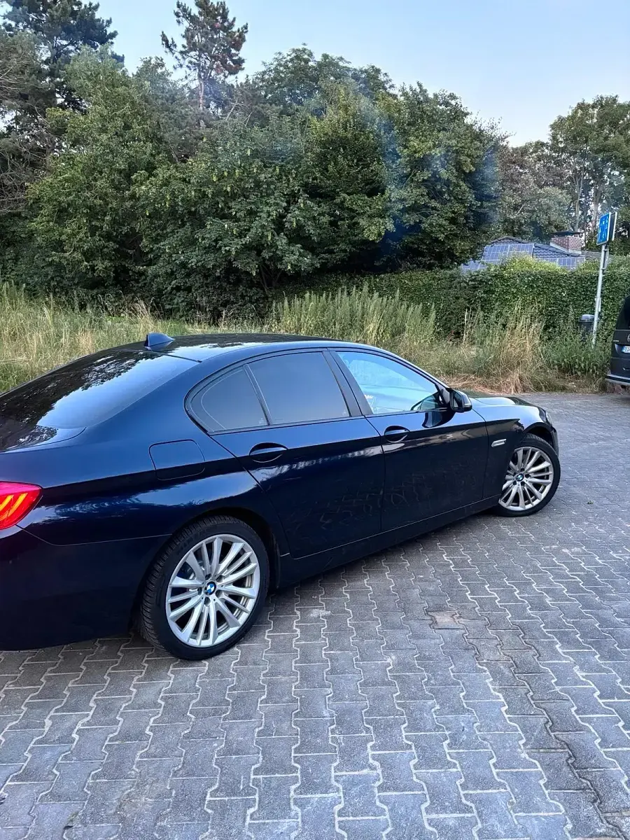 Gebraucht BMW 525 Comfort Edition 218 PS (160 kW) 2013 Blau Limousine