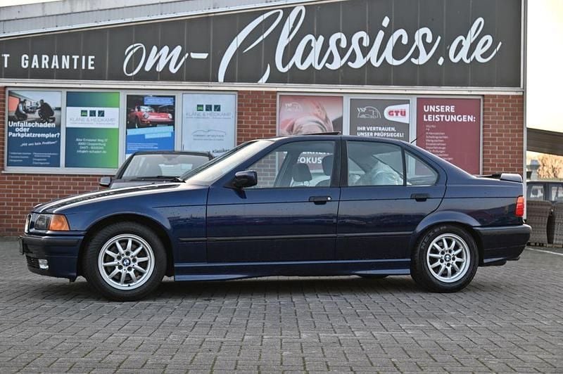Second-hand BMW 325 192 CP (141 kW) 1994 Albastru Berlinǎ