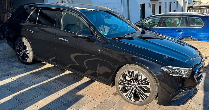 Gebraucht Mercedes E300 313 PS (230 kW) 2024 Schwarz Kombi