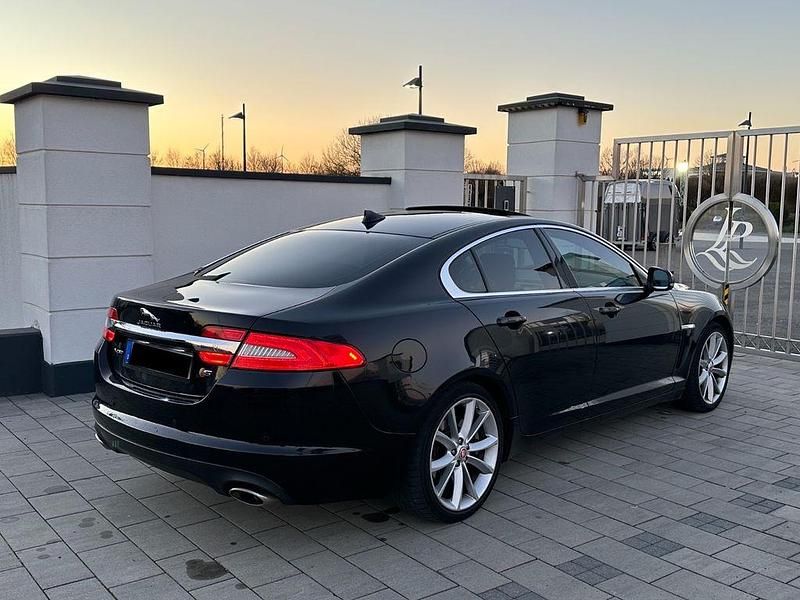 Gebraucht Jaguar XF S 275 PS (202 kW) 2015 Schwarz Limousine