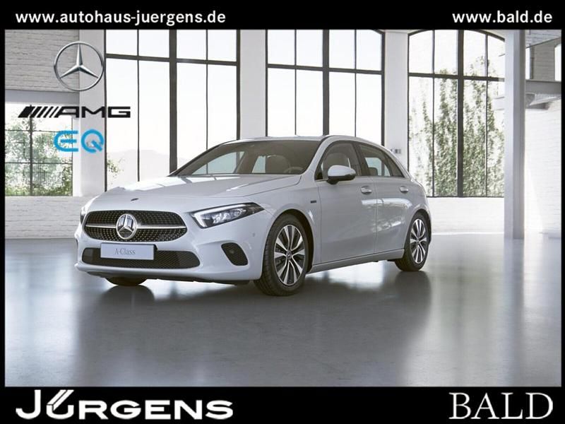 Unilack polarweiss Gebraucht 2020 Mercedes A250 Style Limousine | 22.880 € (Fairer Preis) - Bild 1/4