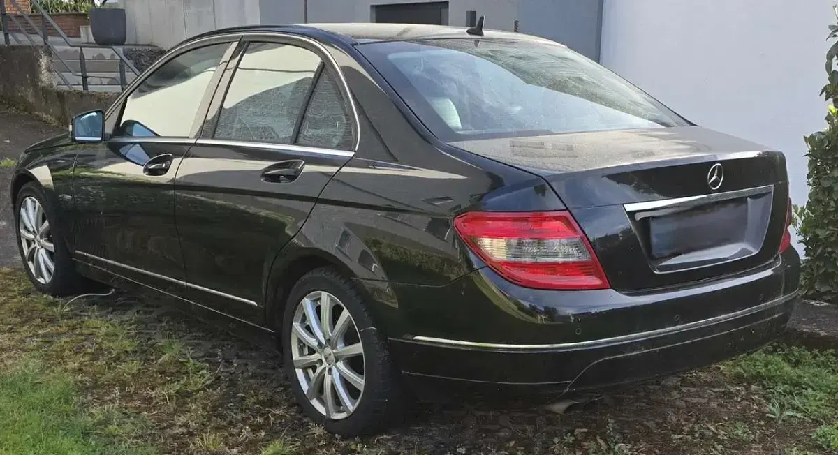 Gebraucht Mercedes C200 136 PS (100 kW) 2011 Schwarz Limousine