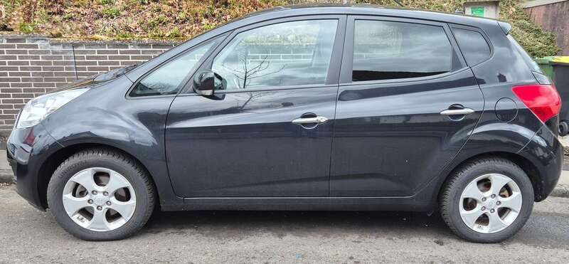 Schwarz Gebraucht 2014 Kia Venga DREAM-TEAM Edition Kleinwagen | 8.900 € (Fairer Preis) - Bild 1/4