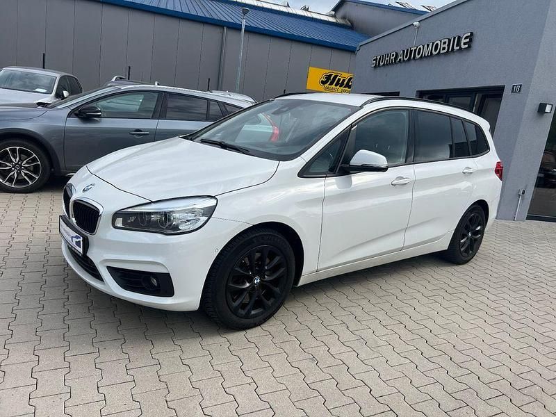 Weiß Gebraucht 2016 BMW 220 Gran Tourer Advantage Van / Kleinbus | 15.990 € (Fairer Preis) - Bild 1/4