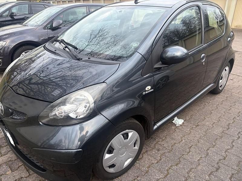 Gebraucht Toyota Aygo 68 PS (50 kW) 2008 Blau Kleinwagen