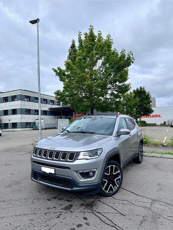 Grau Gebraucht 2017 Jeep Compass Limited SUV | 13.650 € (Guter Preis) - Bild 1/4