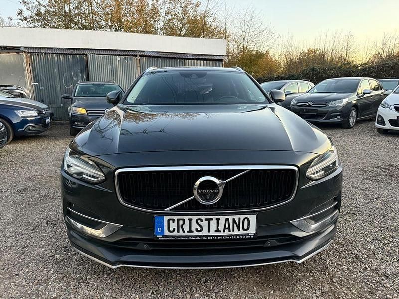 Grau Gebraucht 2017 Volvo V90 Momentum Kombi | 14.498 € - Bild 1/4