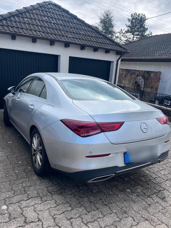 Silber Gebraucht 2021 Mercedes CLA180 Limousine | 25.000 € (Etwas zu teuer) - Bild 1/4