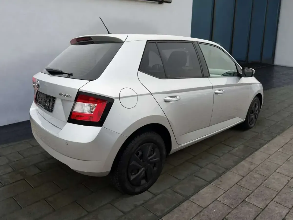 Gebraucht Skoda Fabia Ambition 90 PS (66 kW) 2018 Silber Limousine
