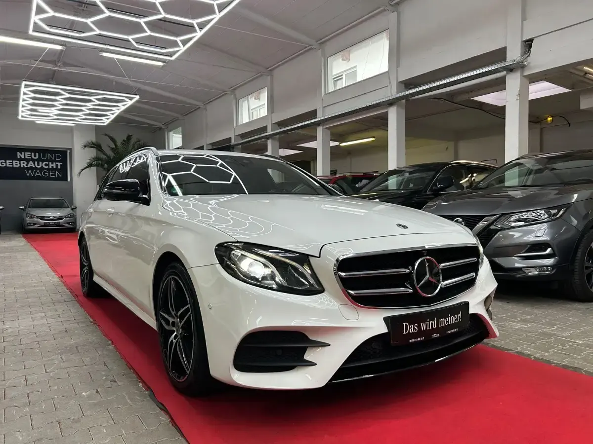 Gebraucht Mercedes E220 AMG 194 PS (142 kW) 2017 Weiß Kombi