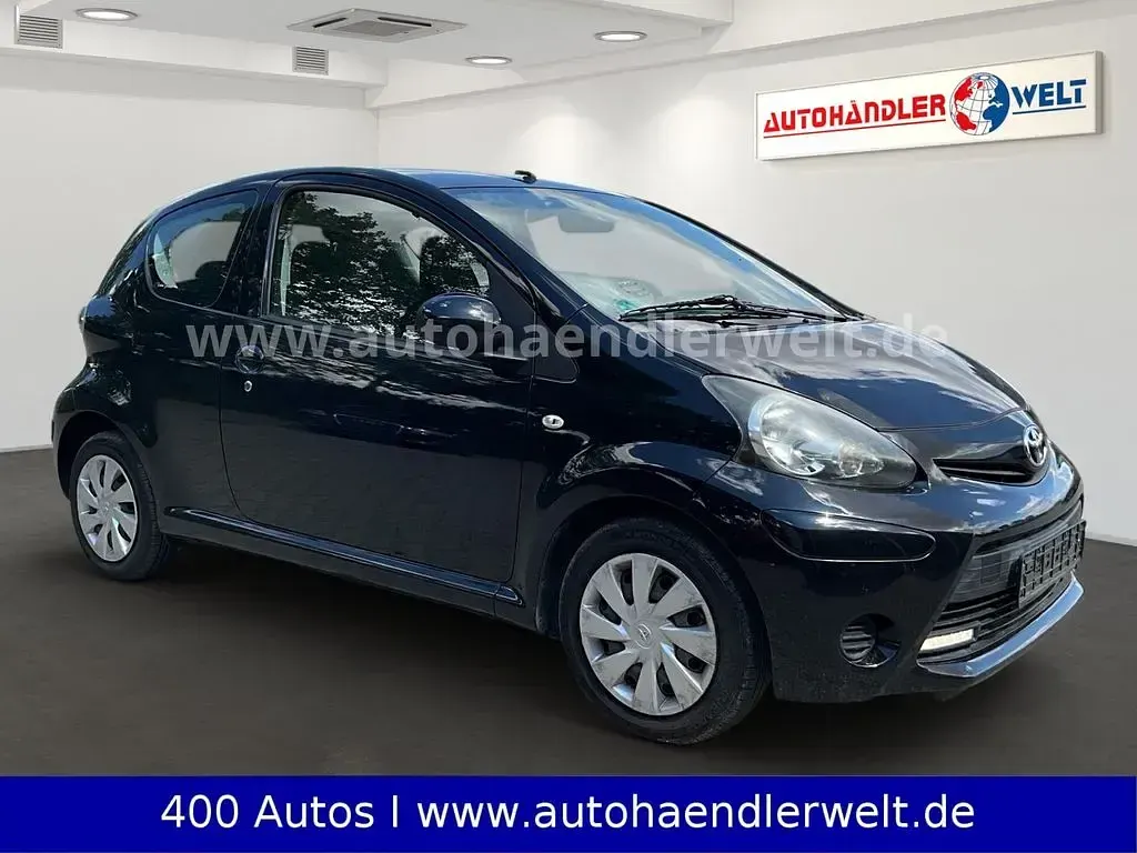 Gebraucht Toyota Aygo Basis 68 PS (50 kW) 2014 Schwarz Kleinwagen