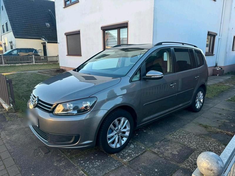 Grau Gebraucht 2011 VW Touran Van / Kleinbus | 5.600 € - Bild 1/4